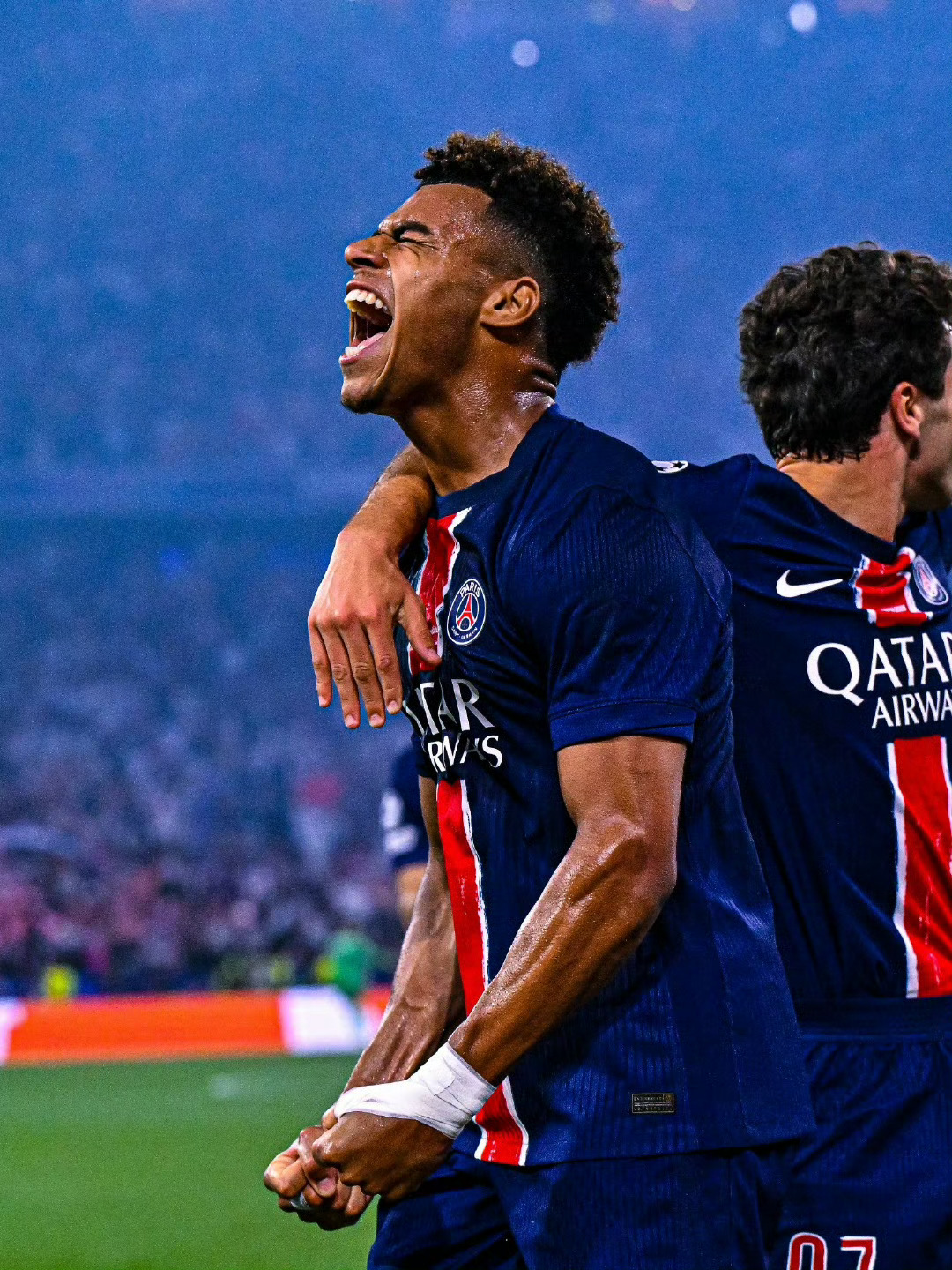 爱游戏官网-巴黎圣日耳曼今晚门线救险风云突变里昂转会期队长鼓劲，比利亚雷亚尔转会期遗憾出局都惊呆了